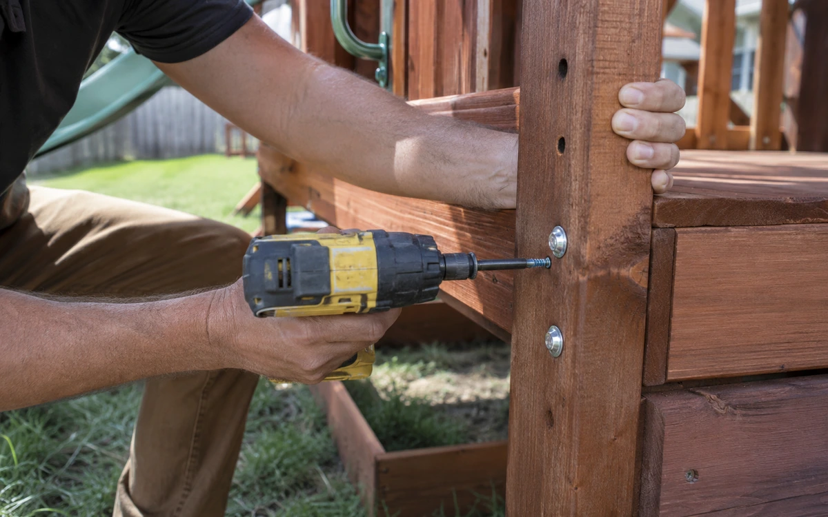 Playset assembly contractor